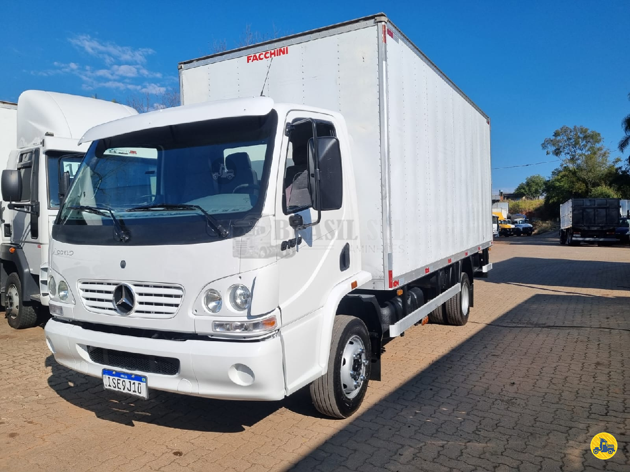 CAMINHAO MERCEDES-BENZ MB 915 Baú Furgão 3/4 4x2 Brasil Sul Caminhões PORTAO RIO GRANDE DO SUL RS